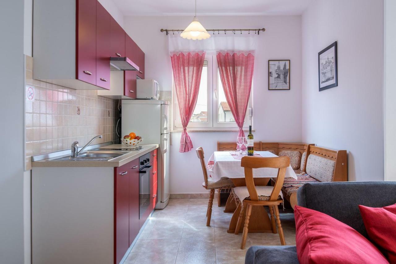Apartment Bordeaux 29 Rovigno Esterno foto