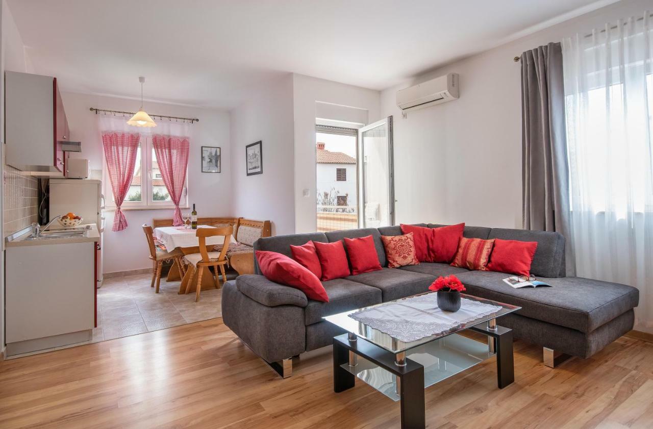 Apartment Bordeaux 29 Rovigno Esterno foto